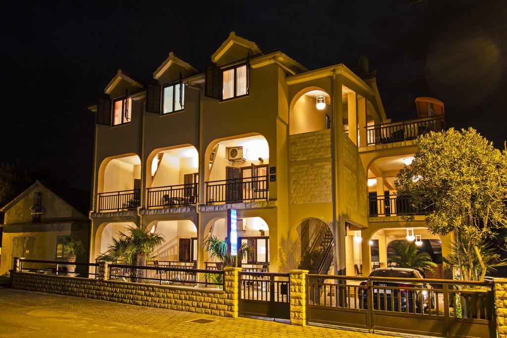 Apartments Maky & Dino Vodice Eksteriør bilde