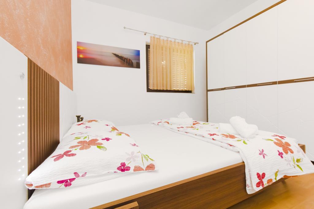 Apartments Maky & Dino Vodice Rom bilde